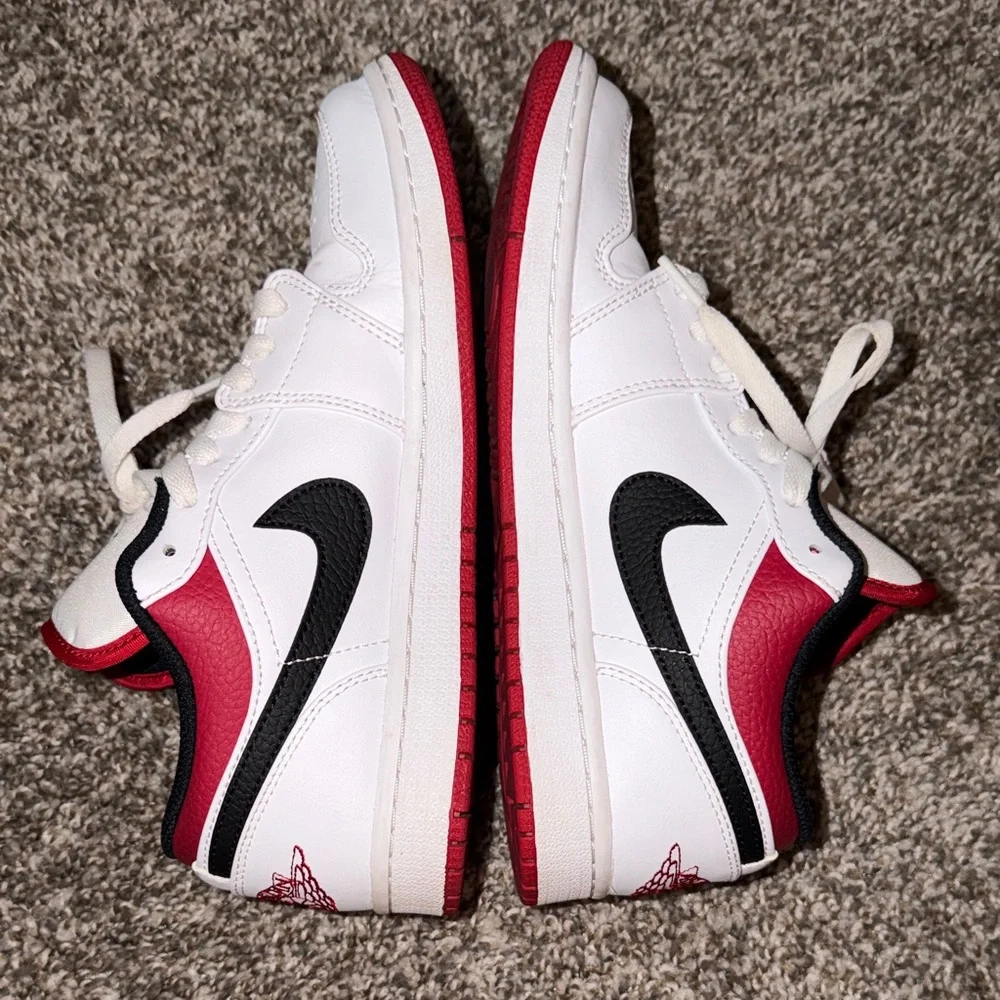 Nike Air Jordan 1 Low Men’s 7.5 Red Black White - Picture 8 of 13
